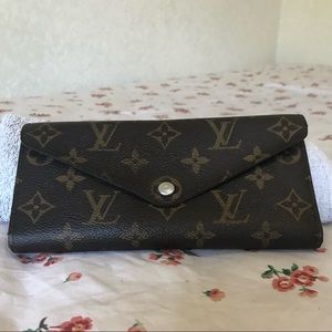SOLD : Louis Vuitton Josephine wallet